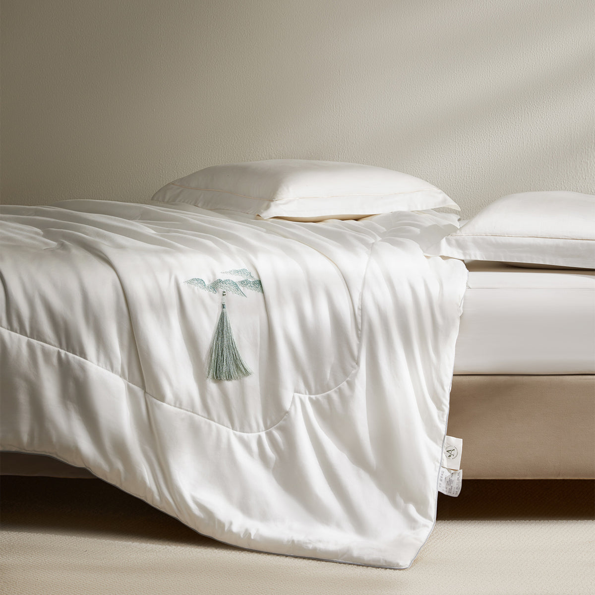 Leisurely 100% Mulberry Silk Comforter