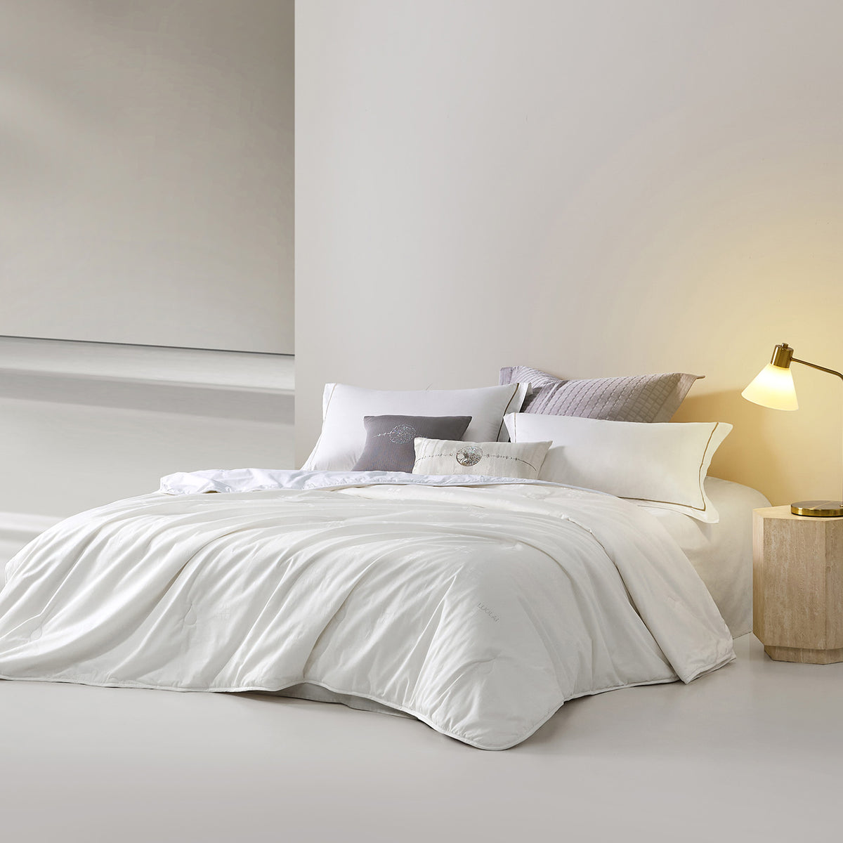 Cotton Jacquard Silk All Season Comforter