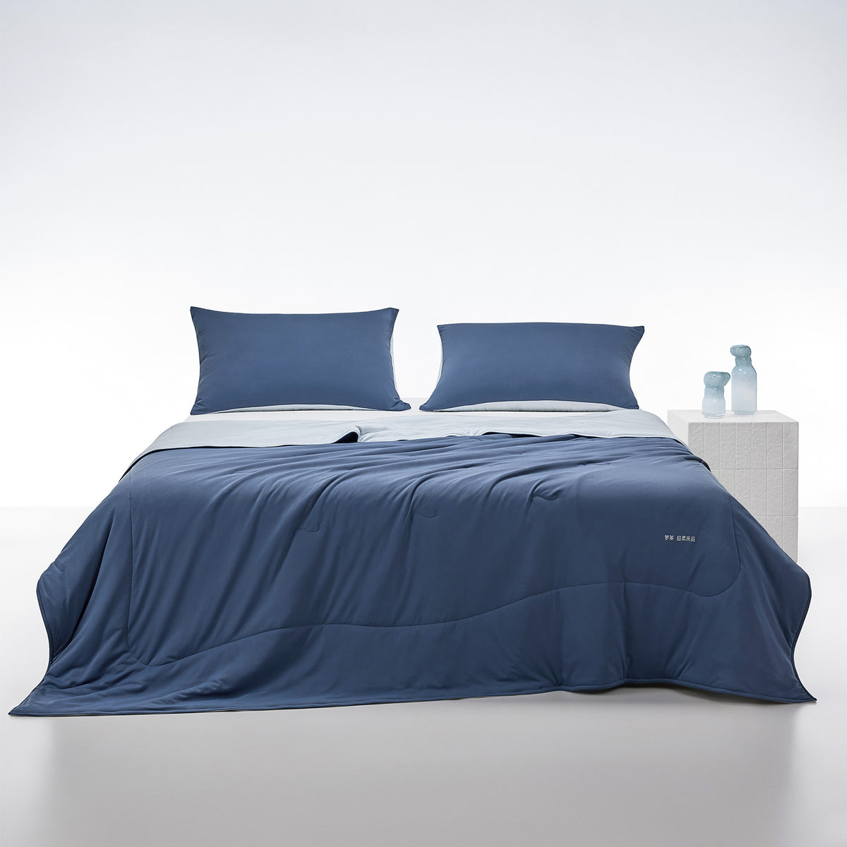 Dual-Sided Cooling Comforter
