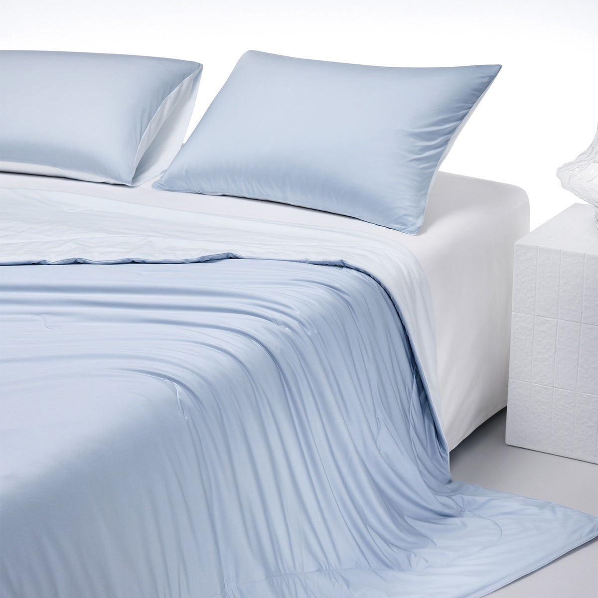 Dual-Sided Mulberry Silk-Filled Cooling Comforter